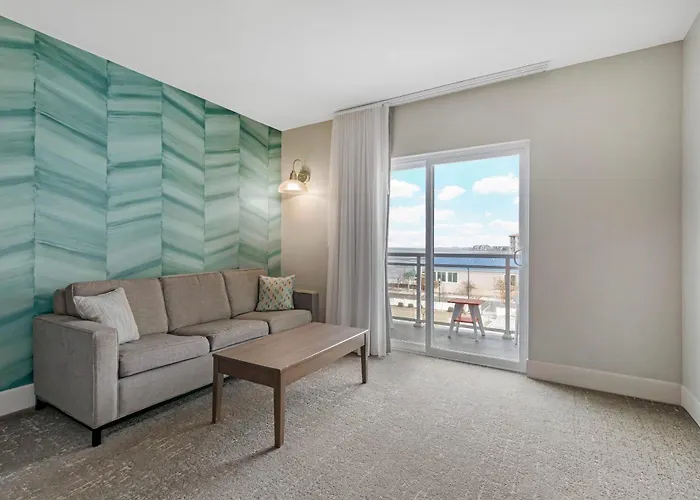 Cambria Ocean - Bayfront Hotel