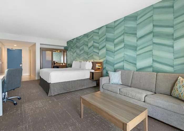 Cambria Ocean - Bayfront Hotel