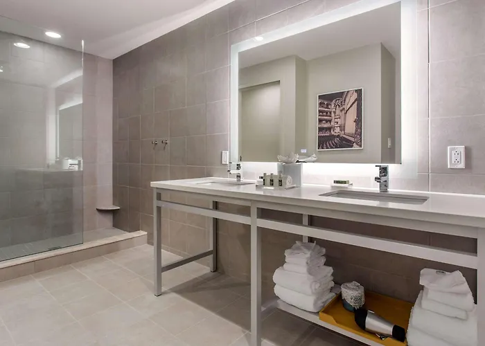 Hotel Cambria Ocean - Bayfront